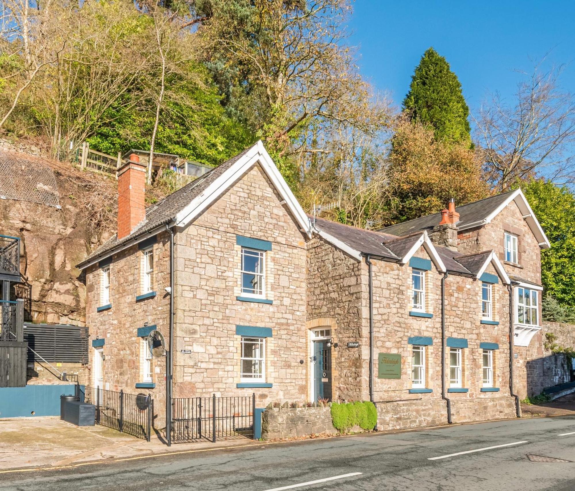 Holiday home Holmleigh