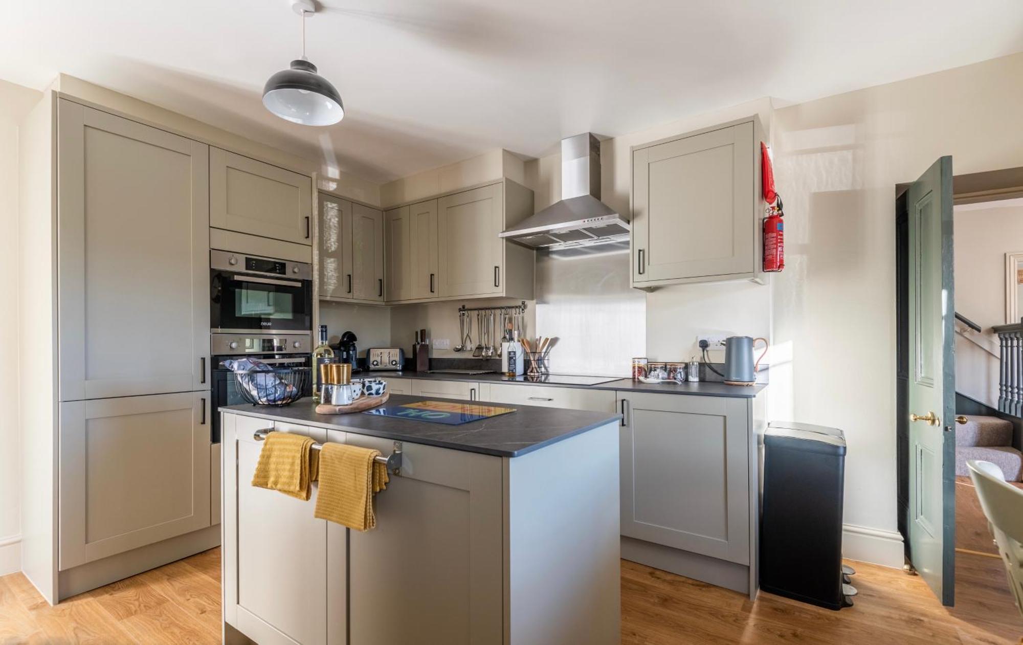 Holiday home Holmleigh